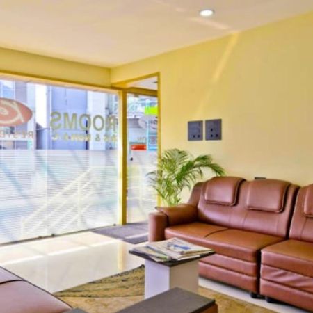 מלון Kochi Kenz Residency מראה חיצוני תמונה